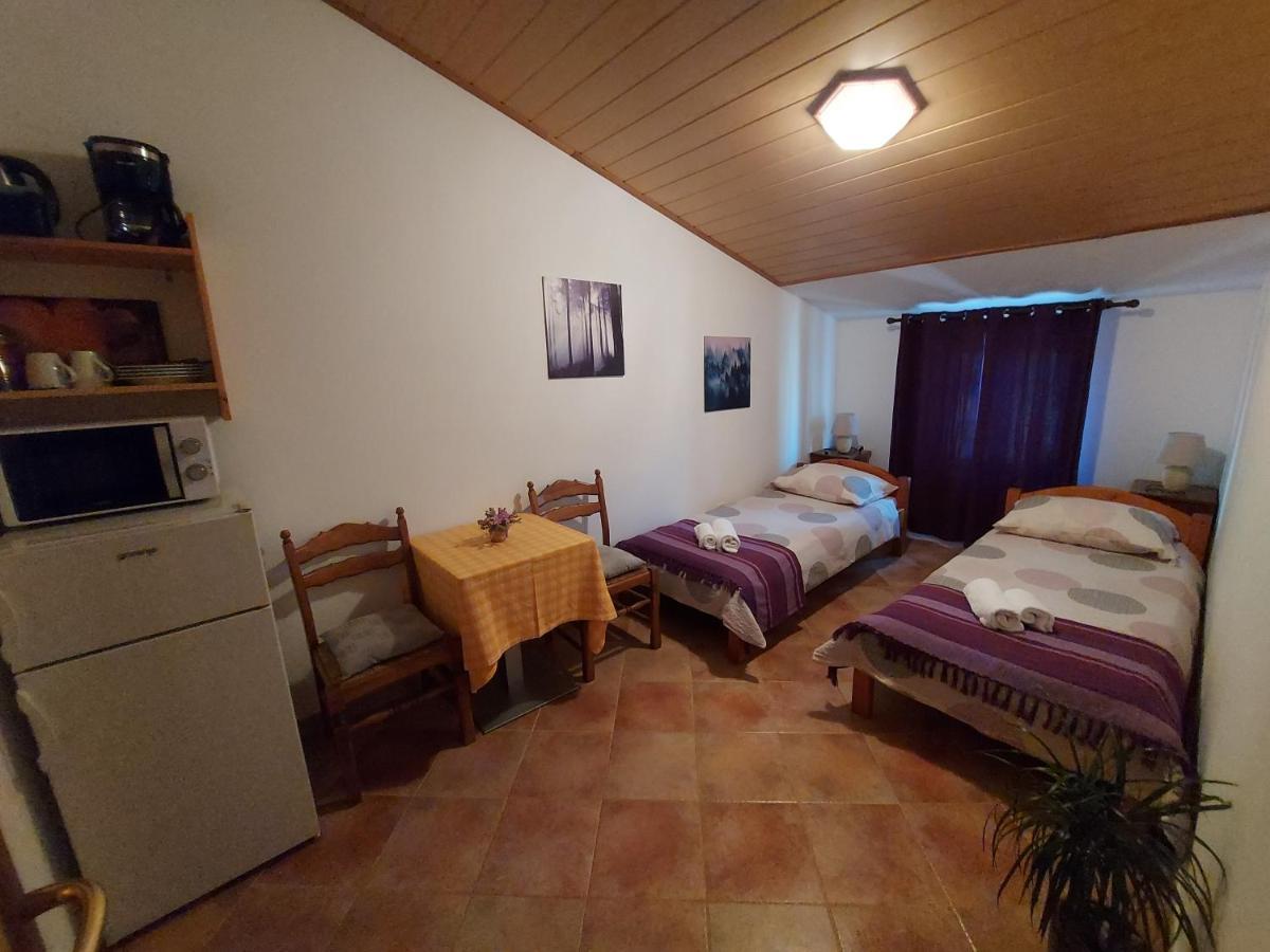 ブルトニグラ Ranch Radin Bed & Breakfast エクステリア 写真