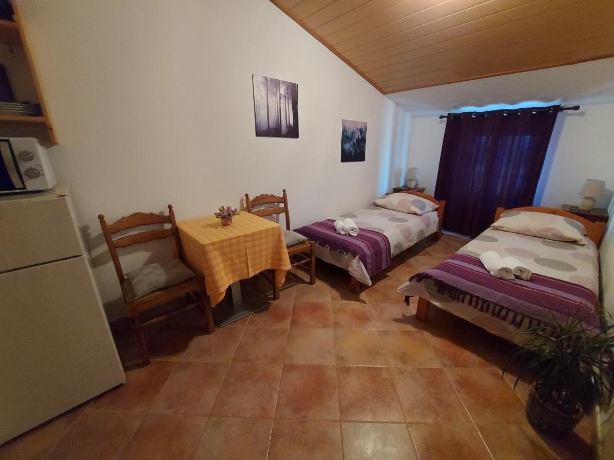 ブルトニグラ Ranch Radin Bed & Breakfast エクステリア 写真