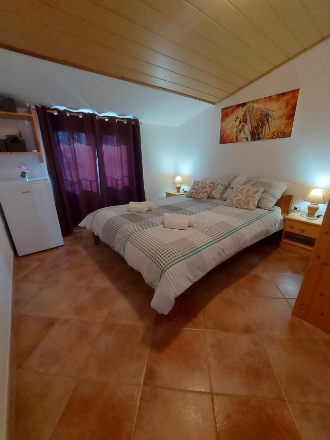 ブルトニグラ Ranch Radin Bed & Breakfast エクステリア 写真