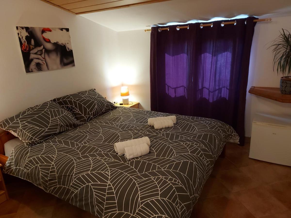 ブルトニグラ Ranch Radin Bed & Breakfast エクステリア 写真