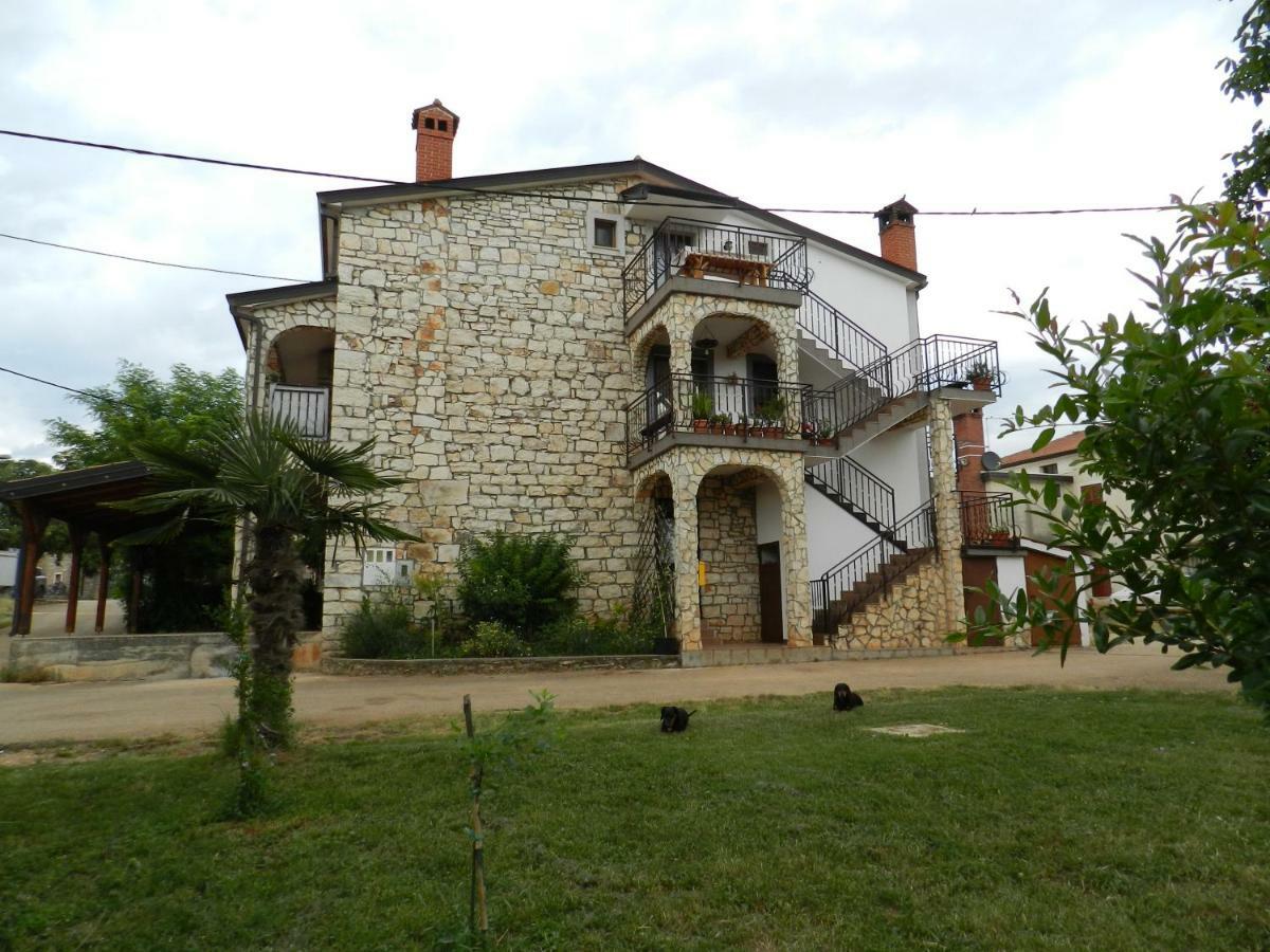 ブルトニグラ Ranch Radin Bed & Breakfast エクステリア 写真
